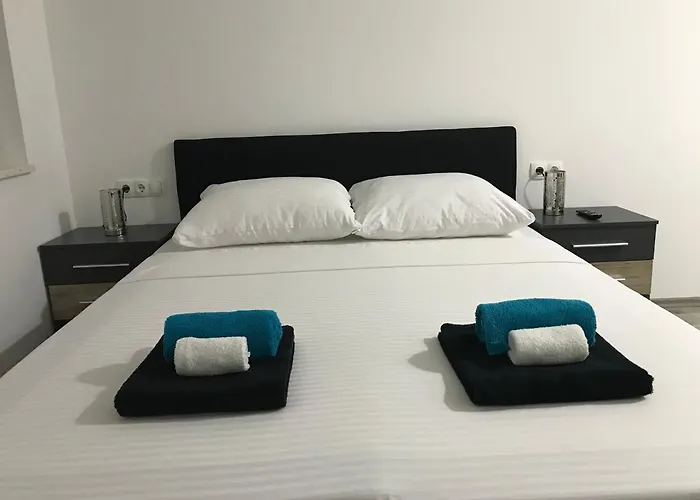 Mm *